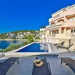 Luxury 2 Etage With Private Heated Pool 아파트 로고즈니차