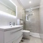 Luxury 2 Etage With Private Heated Pool 아파트 로고즈니차