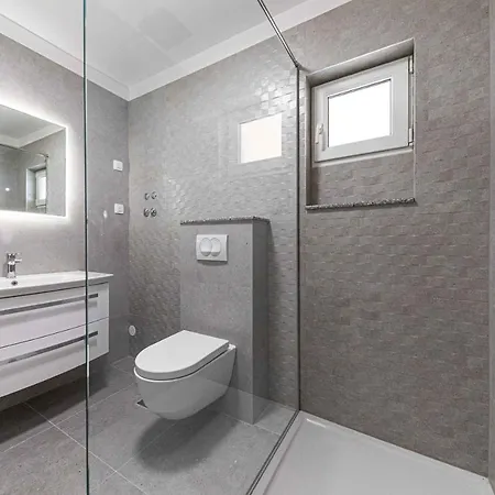 Luxury 2 Etage With Private Heated Pool 罗戈兹尼察