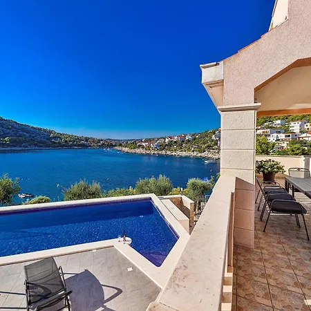 Luxury 2 Etage With Private Heated Pool 罗戈兹尼察