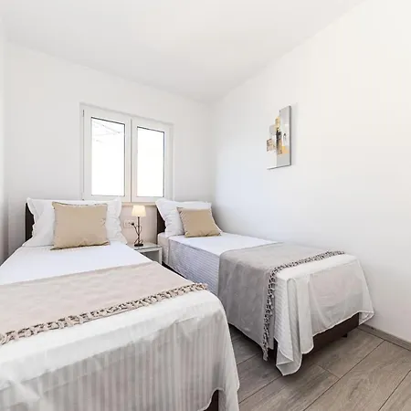 Luxury 2 Etage With Private Heated Pool Apartment *