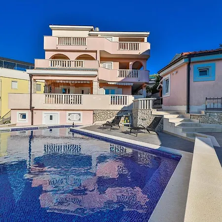 Luxury 2 Etage With Private Heated Pool Appartement