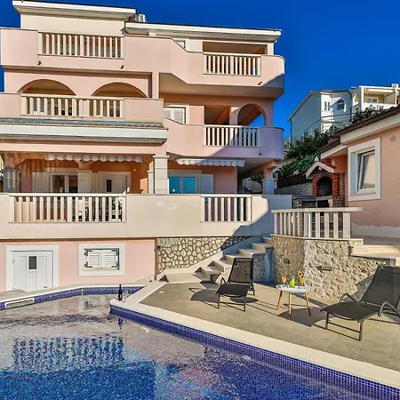 Luxury 2 Etage With Private Heated Pool Appartement *