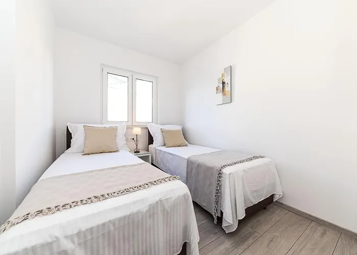 Luxury 2 Etage With Private Heated Pool Appartement *