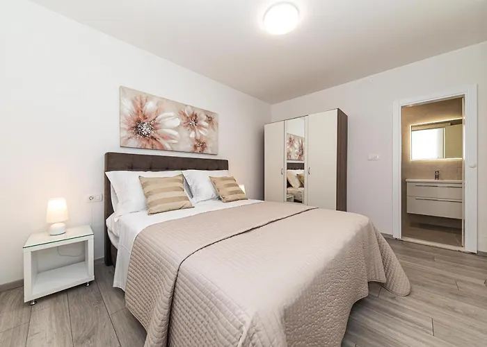 Luxury 2 Etage With Private Heated Pool Rogoznica (Sibenik-Knin)